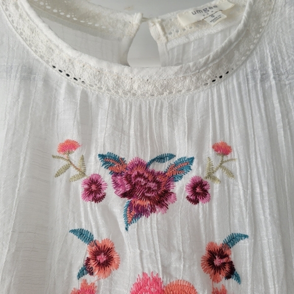 Umgee cold shoulder Embroidered top. - Picture 10 of 13